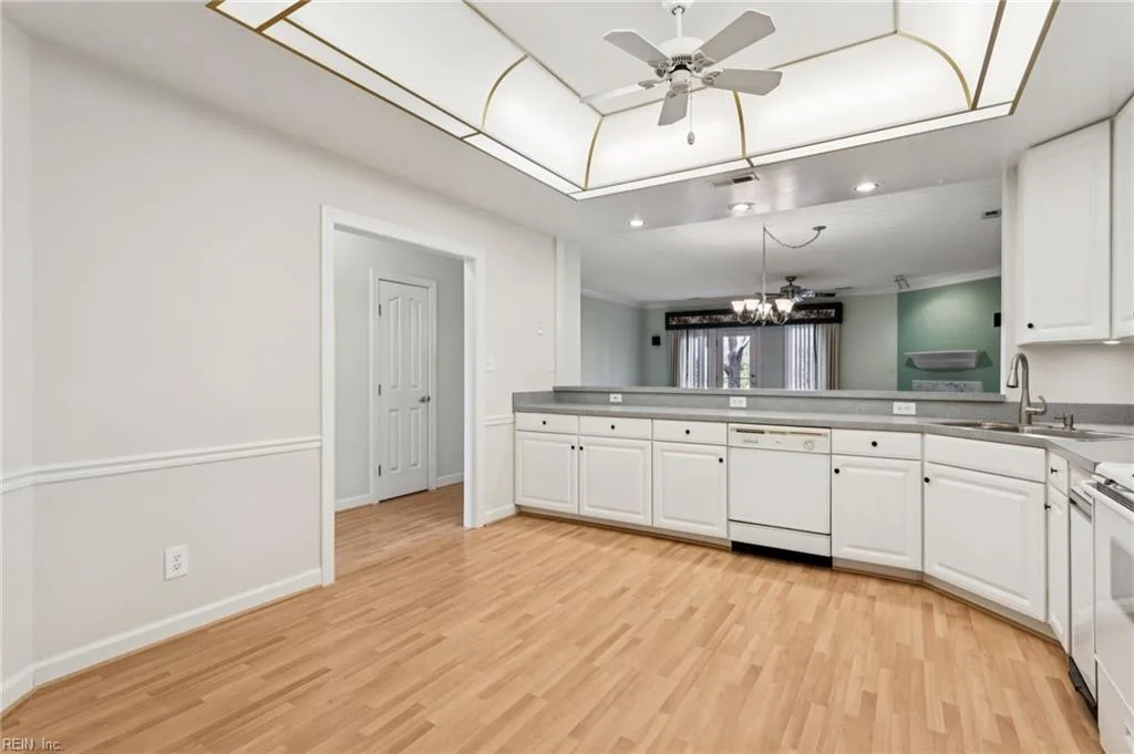 116 Genoa DR, HAMPTON VA 23664 - Photo 5