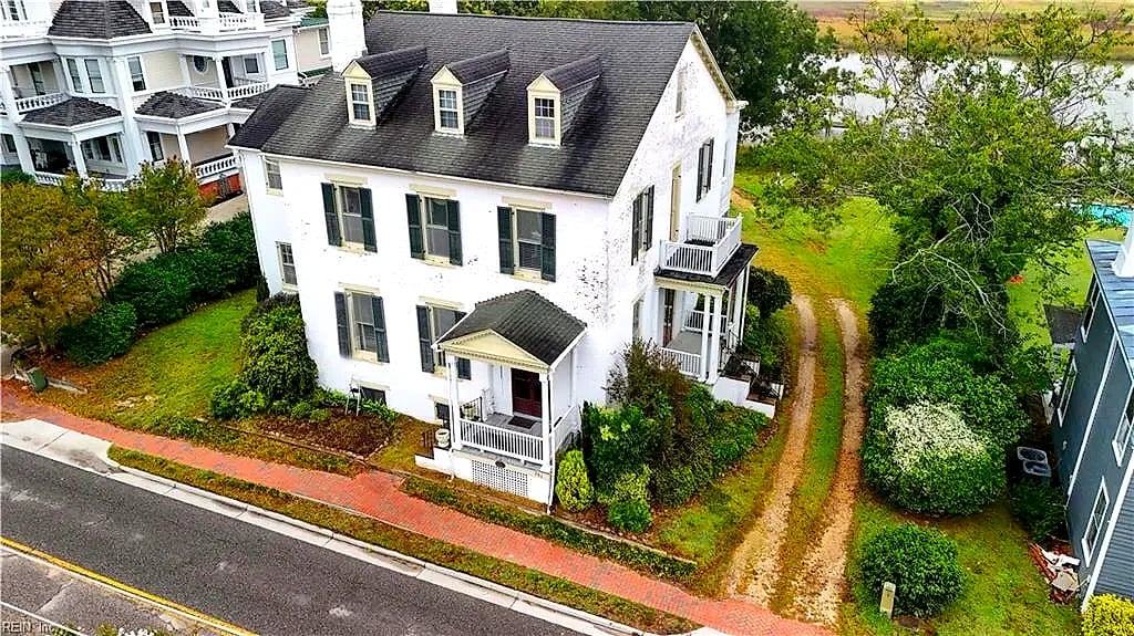 351 S Church ST, Smithfield — 5 bed Residential, 4,422 sqft