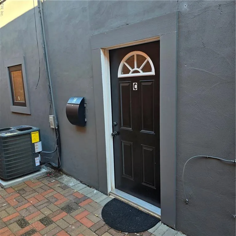 33 W Queens WAY #C, HAMPTON VA 23669