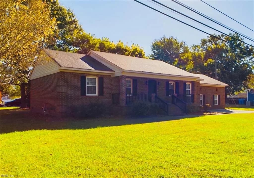 557 Waters RD, CHESAPEAKE VA 23322 - Photo 3