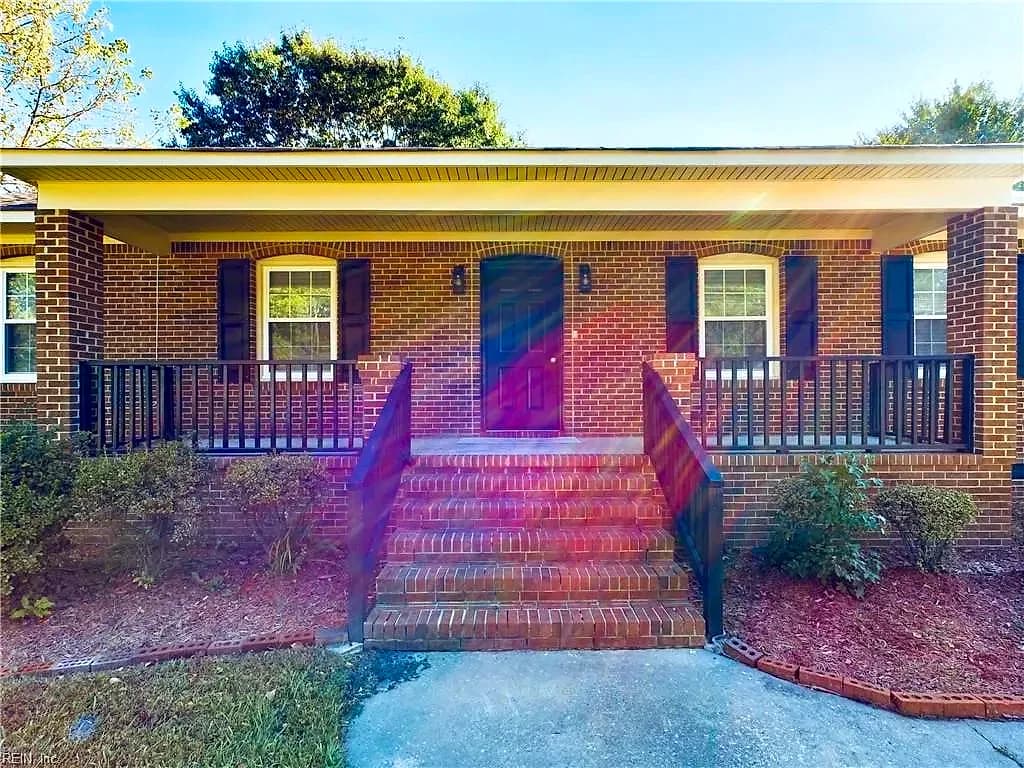 557 Waters RD, CHESAPEAKE VA 23322 - Photo 4