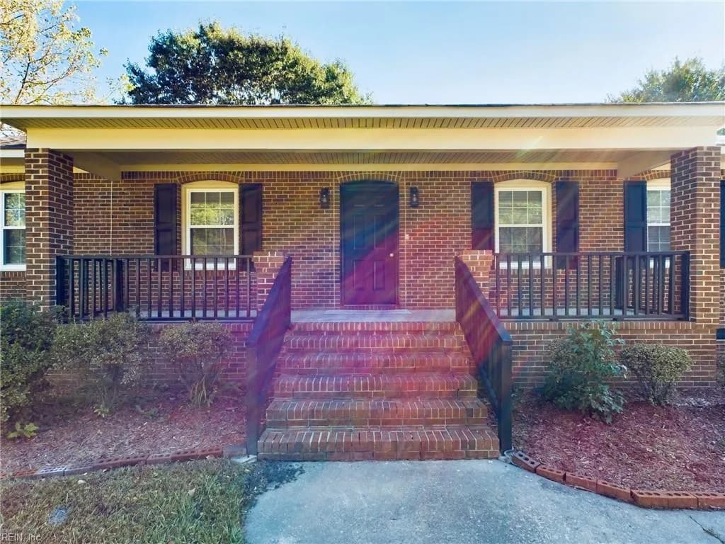 557 Waters RD, CHESAPEAKE VA 23322 - Photo 4