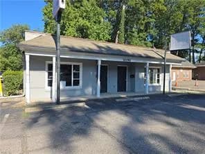 10190 Warwick BLVD, NEWPORTNEWS VA 23601 - Photo 2