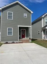 207 Pitchkettle RD, Suffolk — 3 bed Residential, 1,200 sqft