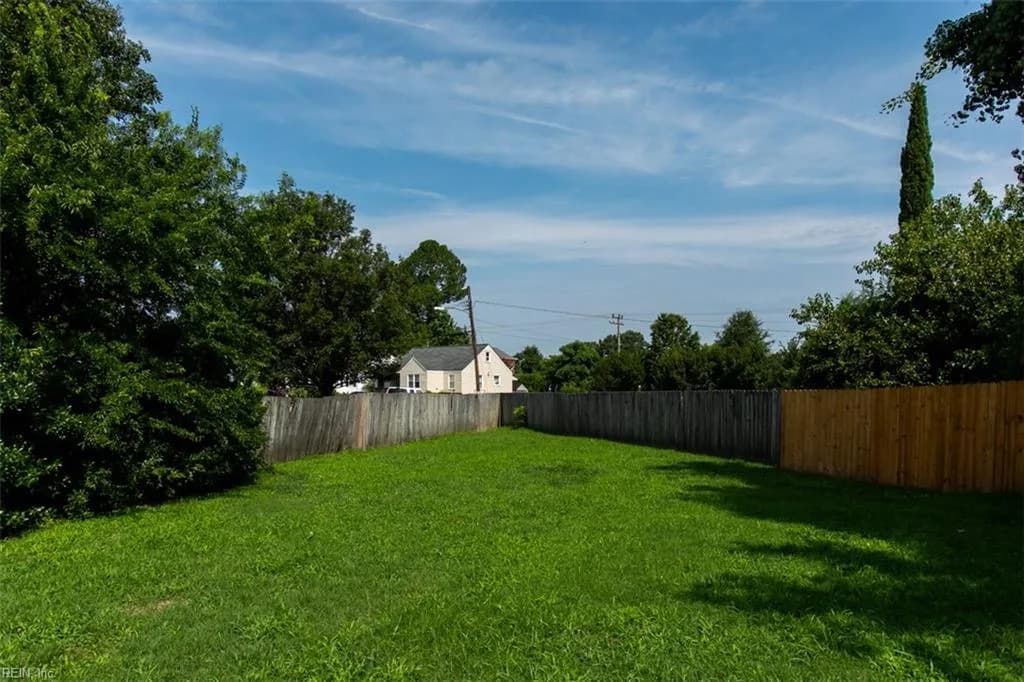 33 Clayton DR, HAMPTON VA 23669 - Photo 3