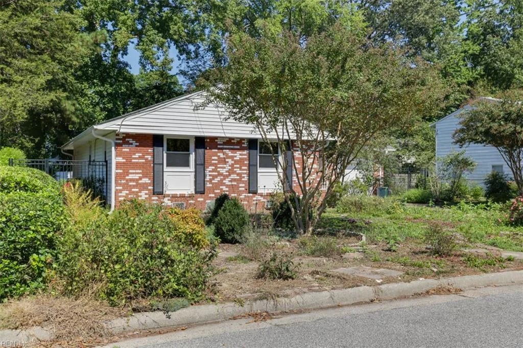114 Linbrook DR, Newport News — 3 bed Residential, 1,804 sqft
