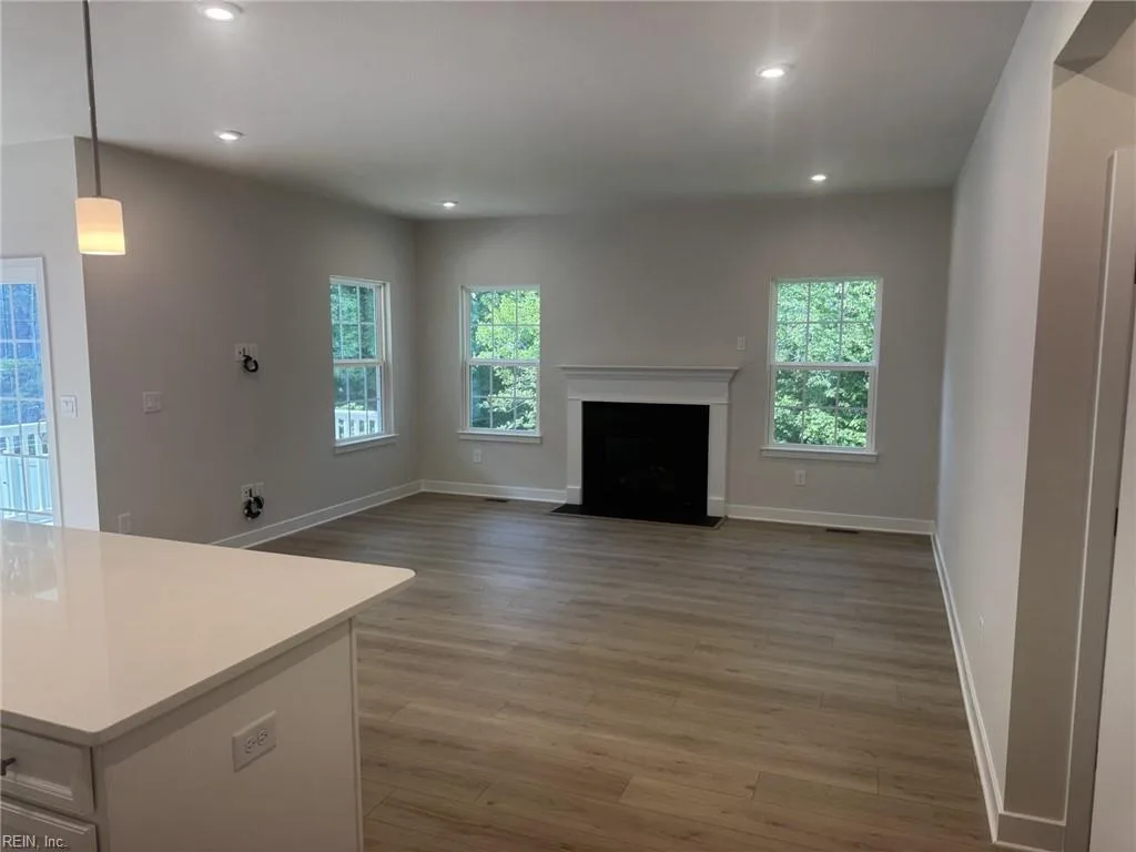229 Woodcreek RD, WILLIAMSBURG VA 23185 - Photo 3
