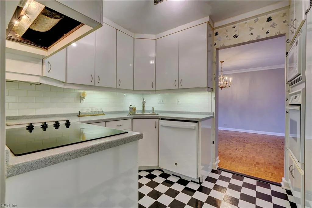 7320 Glenroie AVE #2G, Norfolk — 3 bed Residential, 1,581 sqft