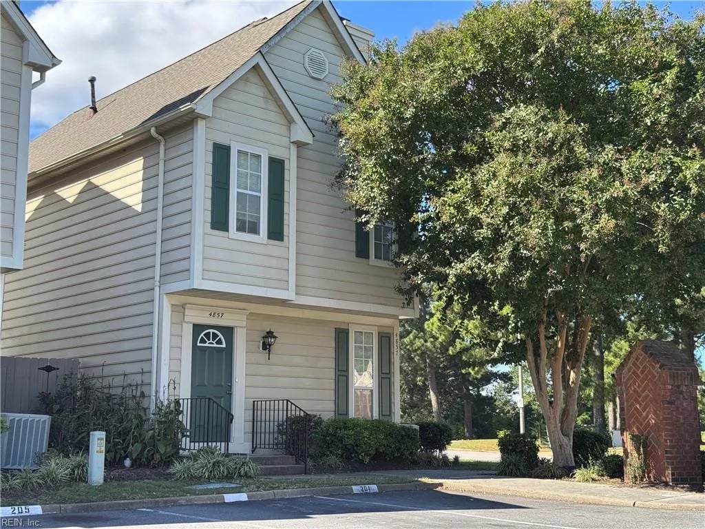 4857 Haymarket DR, Virginia Beach — 2 bed Residential, 1,416 sqft