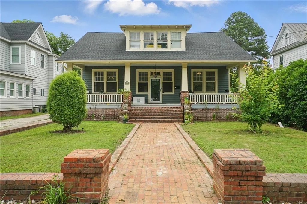 118 S Broad ST, Suffolk — 5 bed Residential, 2,256 sqft