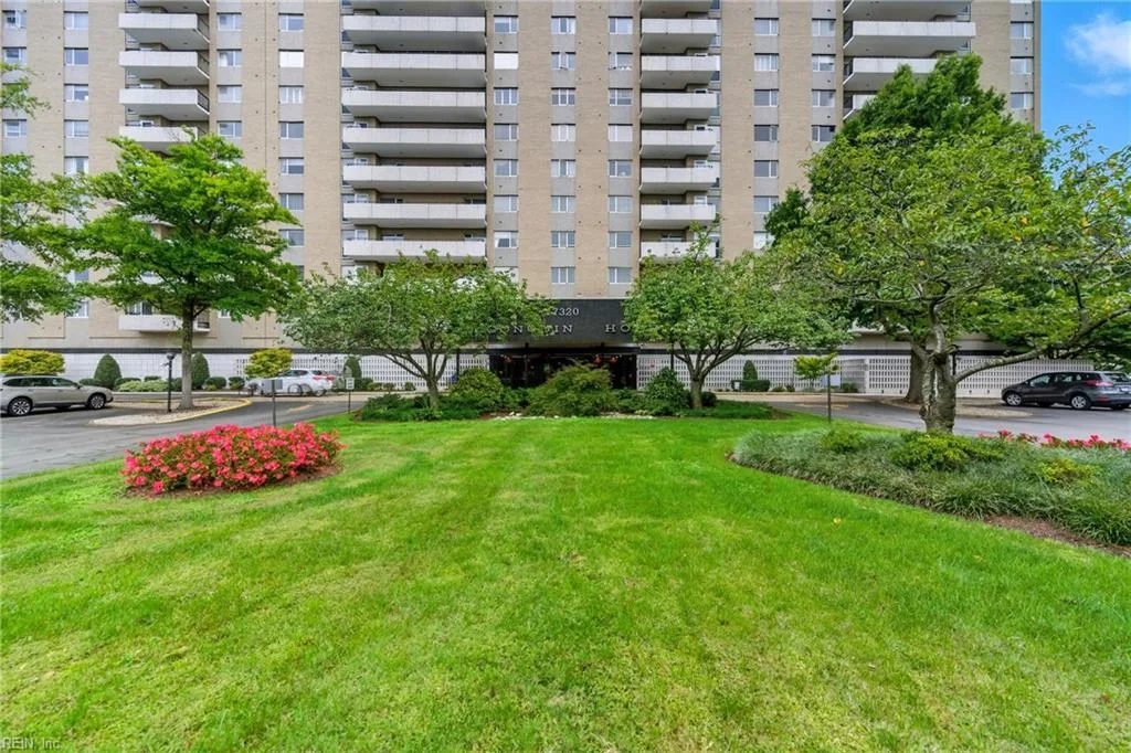 7320 Glenroie AVE #2L, Norfolk — 1 bed Residential, 899 sqft