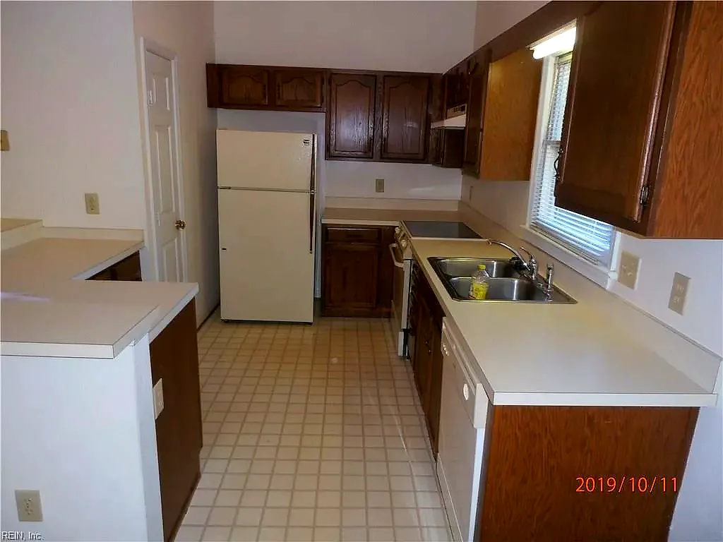 501 Bridge XING #C, YORKTOWN VA 23692 - Photo 4