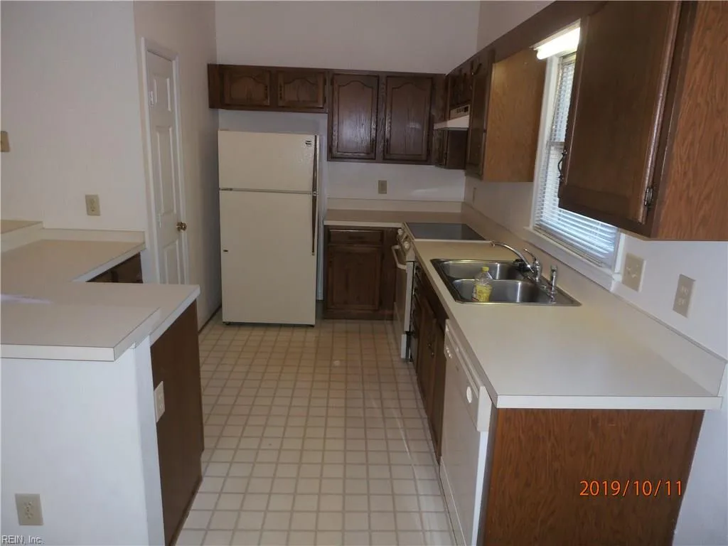 501 Bridge XING #C, YORKTOWN VA 23692 - Photo 4