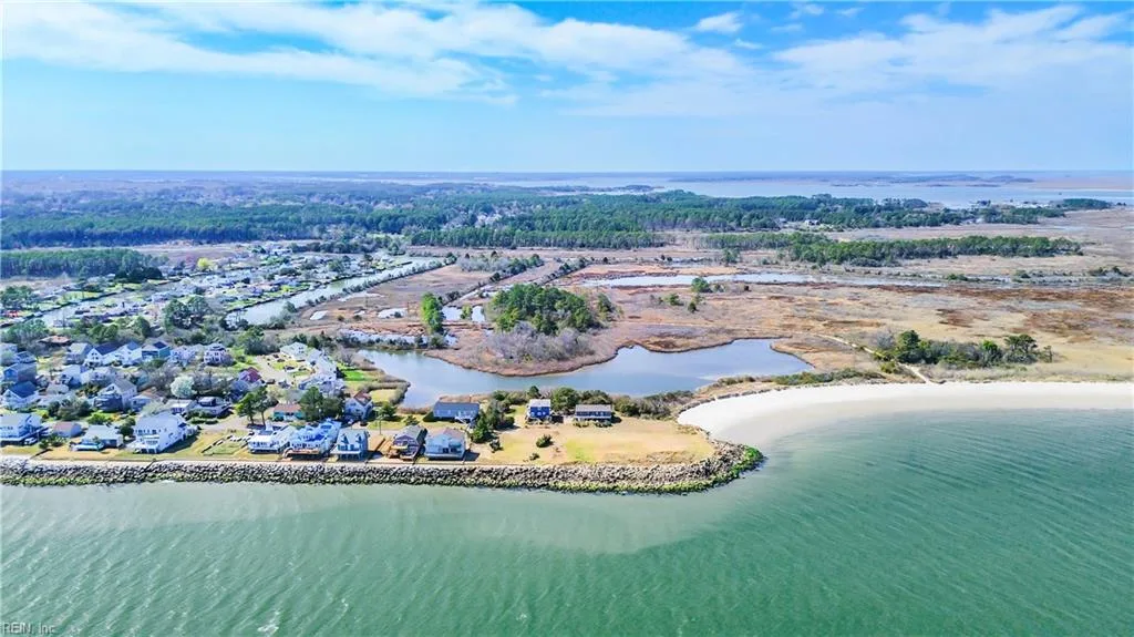 215 Lighthouse DR, HAMPTON VA 23664
