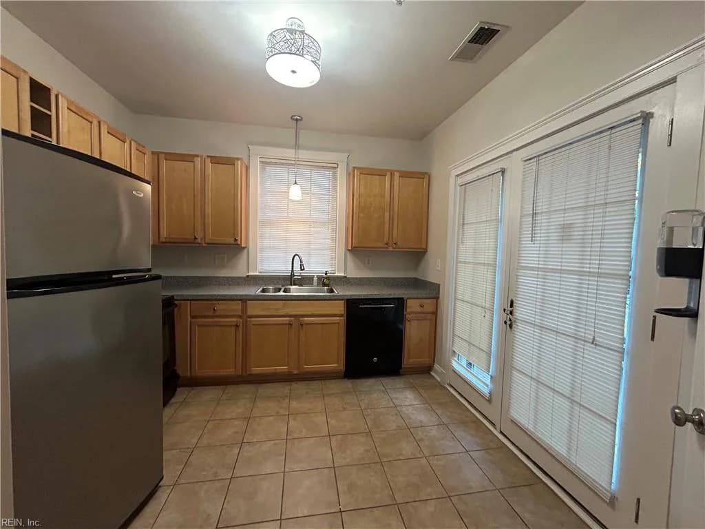 444 E Freemason ST #1B, NORFOLK VA 23510 - Photo 5