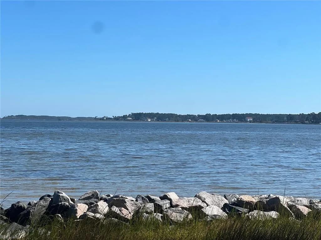 816 Ship Point RD, YORKTOWN VA 23692 - Photo 2