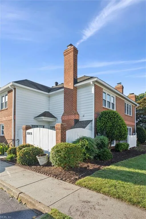 201 Amersham DR #B, Yorktown — 2 bed Residential, 1,272 sqft