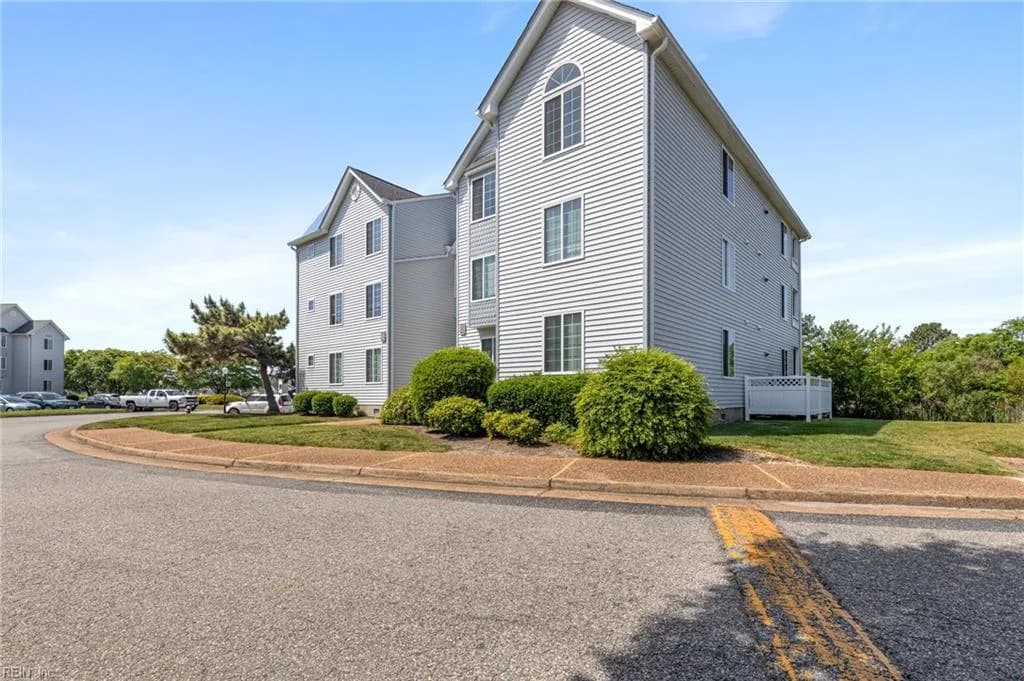 227 Dockside DR #C, HAMPTON VA 23669 - Photo 2