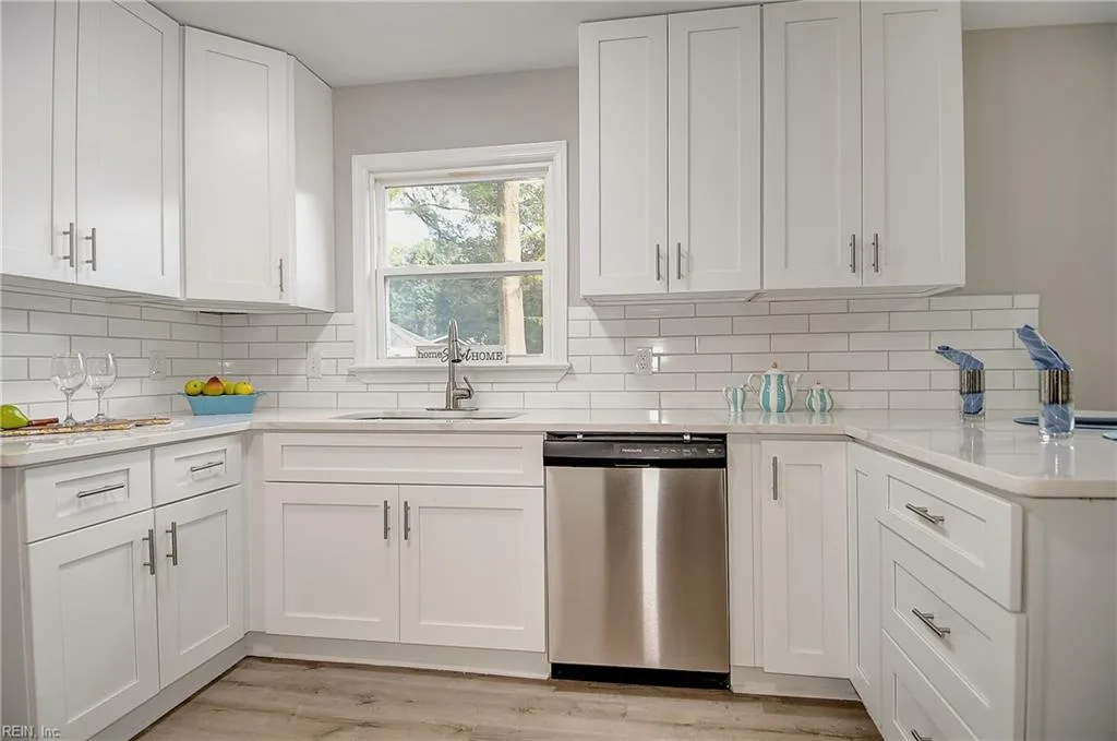 728 Prince Charles LN, Virginia Beach — 4 bed Residential, 2,200 sqft