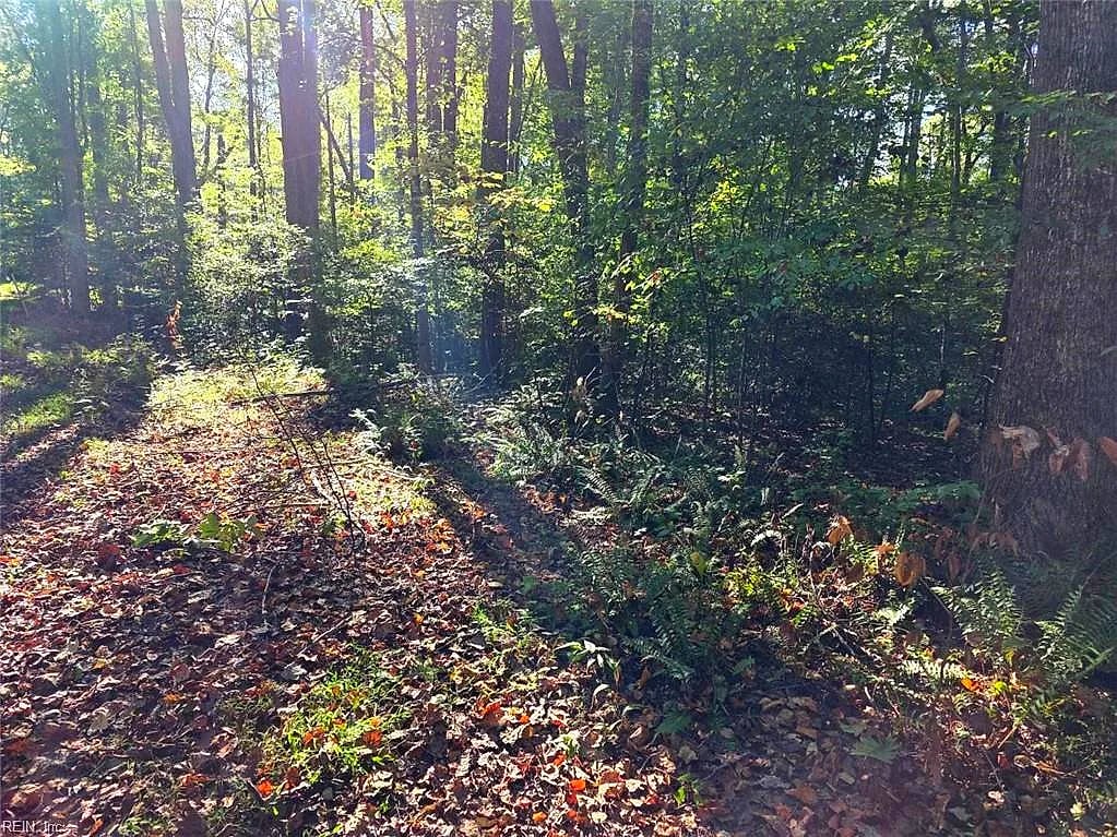 5.71ac New Upton Farms LN, Gloucester — Land and Farms