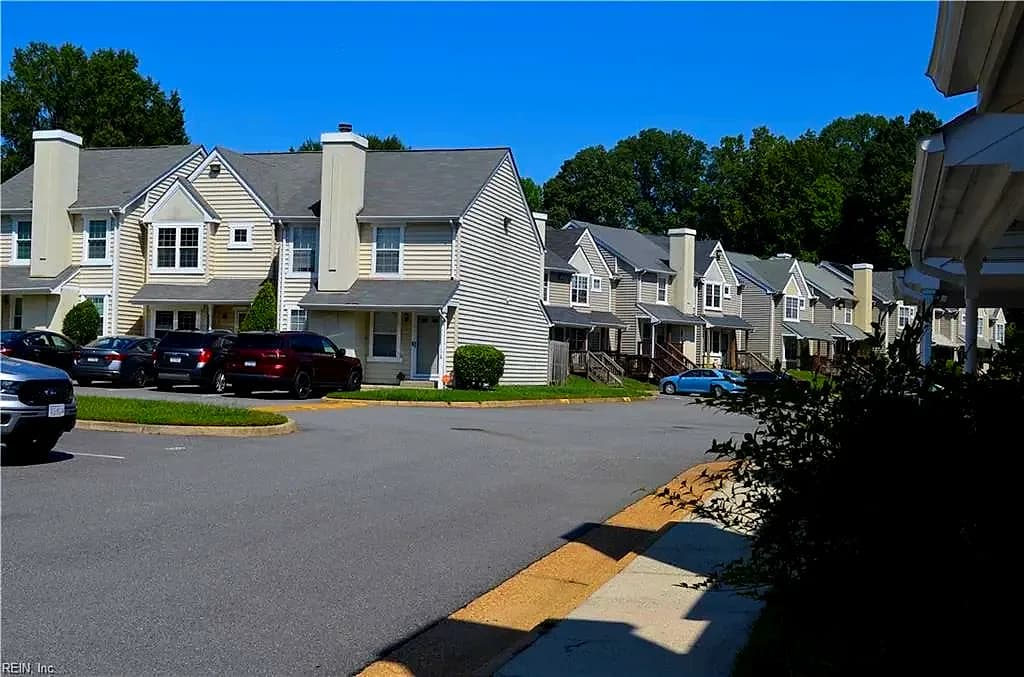 364 Rivers Ridge CIR, NEWPORTNEWS VA 23608 - Photo 3