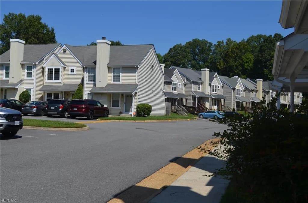 364 Rivers Ridge CIR, NEWPORTNEWS VA 23608 - Photo 3