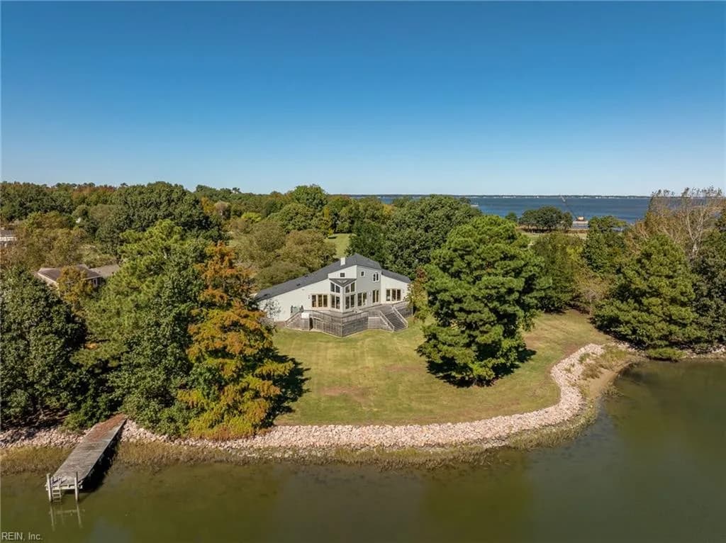 102 Tue Marsh LN, YORKTOWN VA 23692 - Main photo
