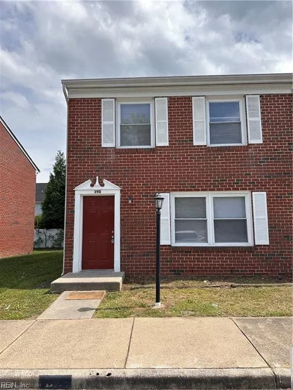 390 Susan Constant DR, NEWPORTNEWS VA 23608 - Main photo