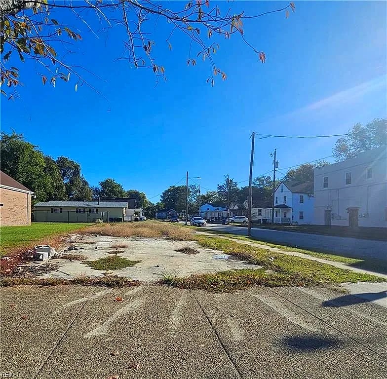 3200 Chestnut AVE, NEWPORT NEWS VA 23607