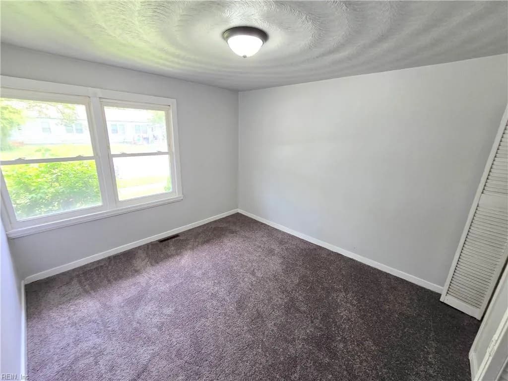 370 Carver CIR, PORTSMOUTH VA 23701 - Photo 4