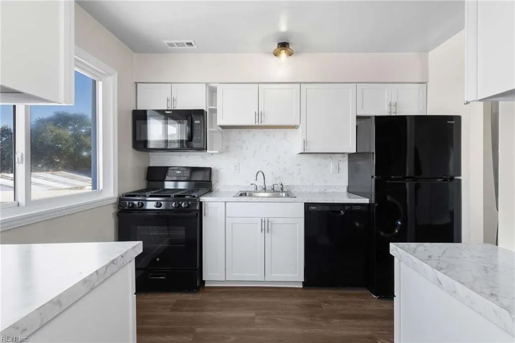 735 W Ocean View AVE #A, NORFOLK VA 23503 - Photo 2