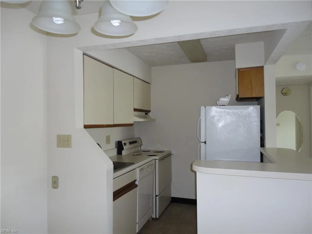 59 Wells CT, HAMPTON VA 23666 - Photo 5