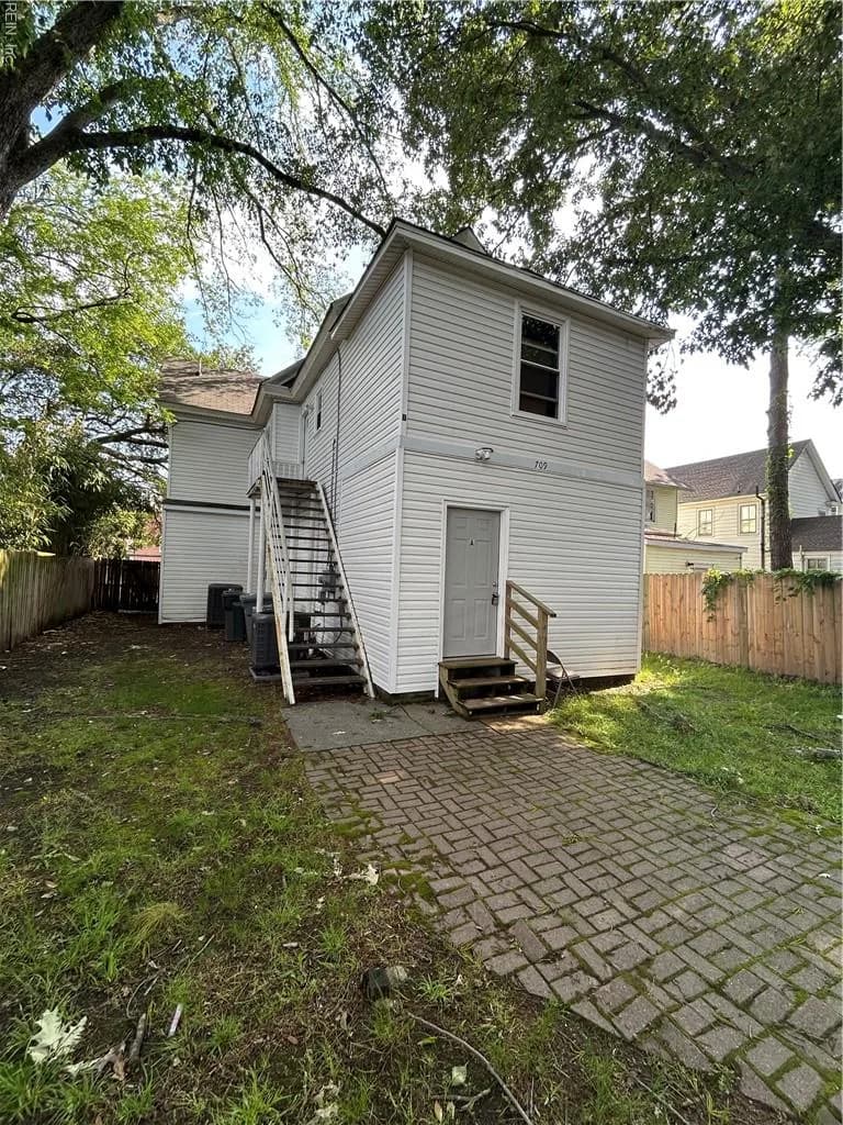 709 E Pembroke AVE #B, HAMPTON VA 23669 - Main photo