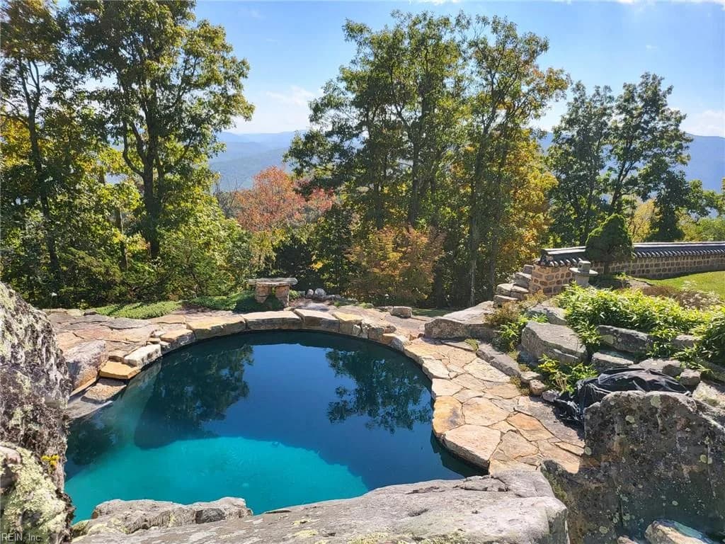 106 Airport RD, HOTSPRINGS VA 24445 - Photo 4