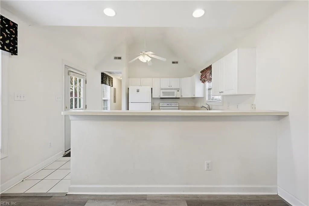 2005 Lockard AVE, CHESAPEAKE VA 23320 - Photo 2