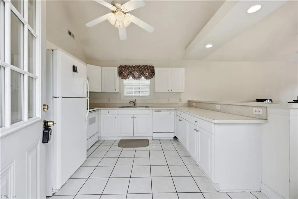 2005 Lockard AVE, CHESAPEAKE VA 23320 - Photo 5