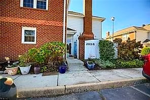 205 Amersham DR #B, Yorktown — 2 bed Residential, 1,272 sqft