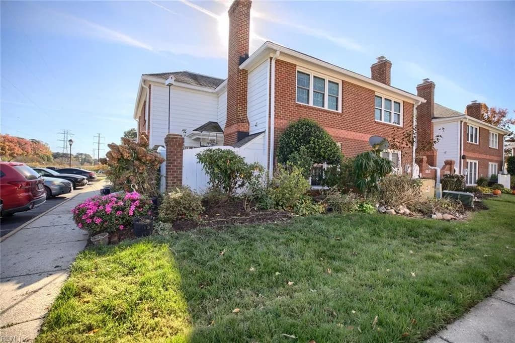 205 Amersham DR #B, YORKTOWN VA 23693 - Photo 3