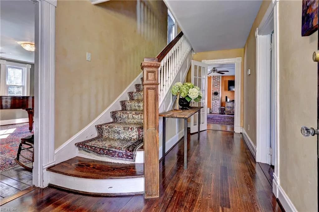 6040 New Point Comfort HWY, PORTHAYWOOD VA 23138 - Photo 4