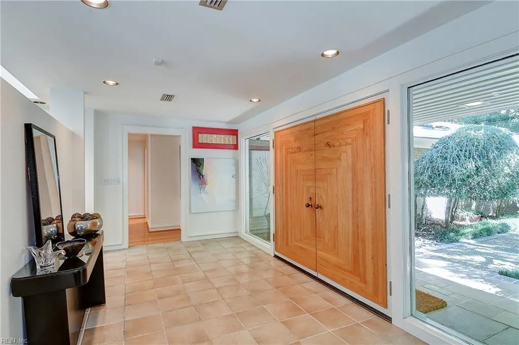 2030 Hunters TRL, NORFOLK VA 23518 - Photo 4