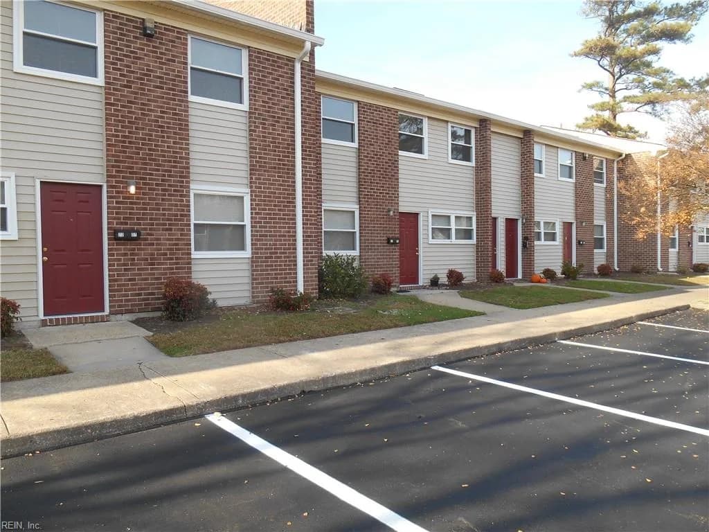 2216 Acorn CV, VIRGINIABEACH VA 23455 - Photo 2