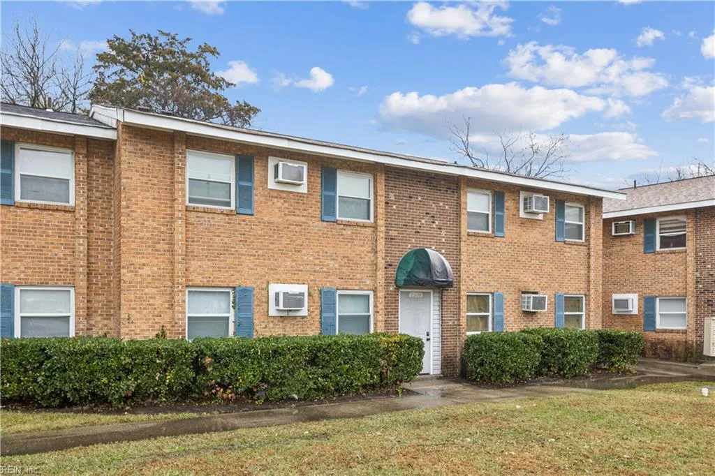 2500 Leo ST, NORFOLK VA 23504
