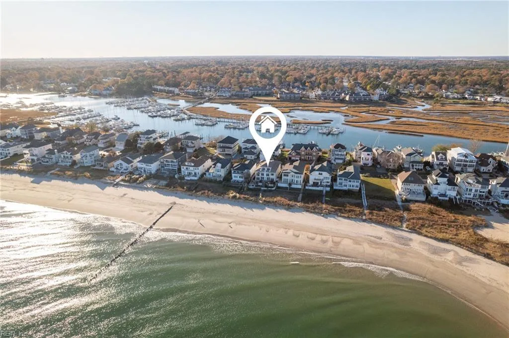 42 Bay Front PL, Hampton — 4 bed Residential, 4,458 sqft