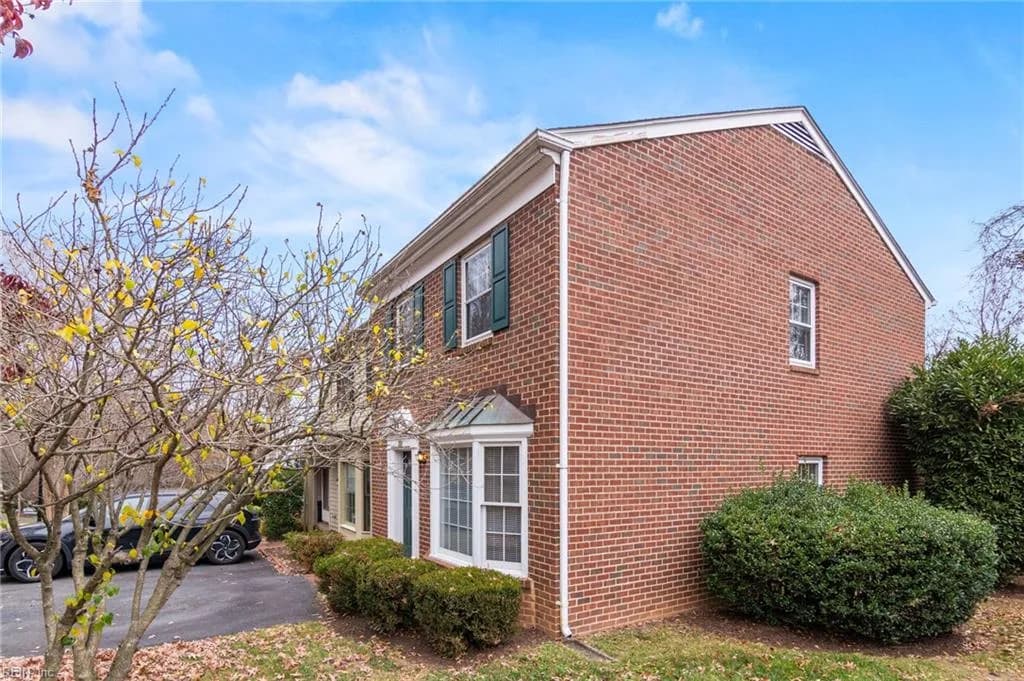 925 Huntwood LN, CHARLOTTESVILLE VA 22903 - Main photo