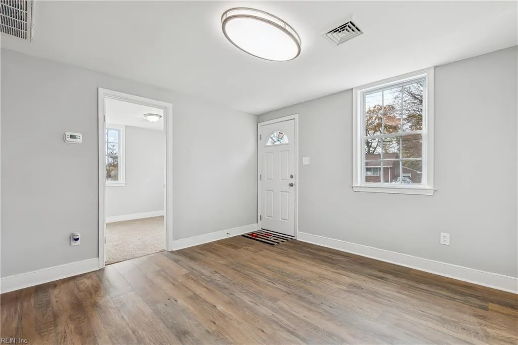 208 Woodland RD, HAMPTON VA 23669 - Photo 3