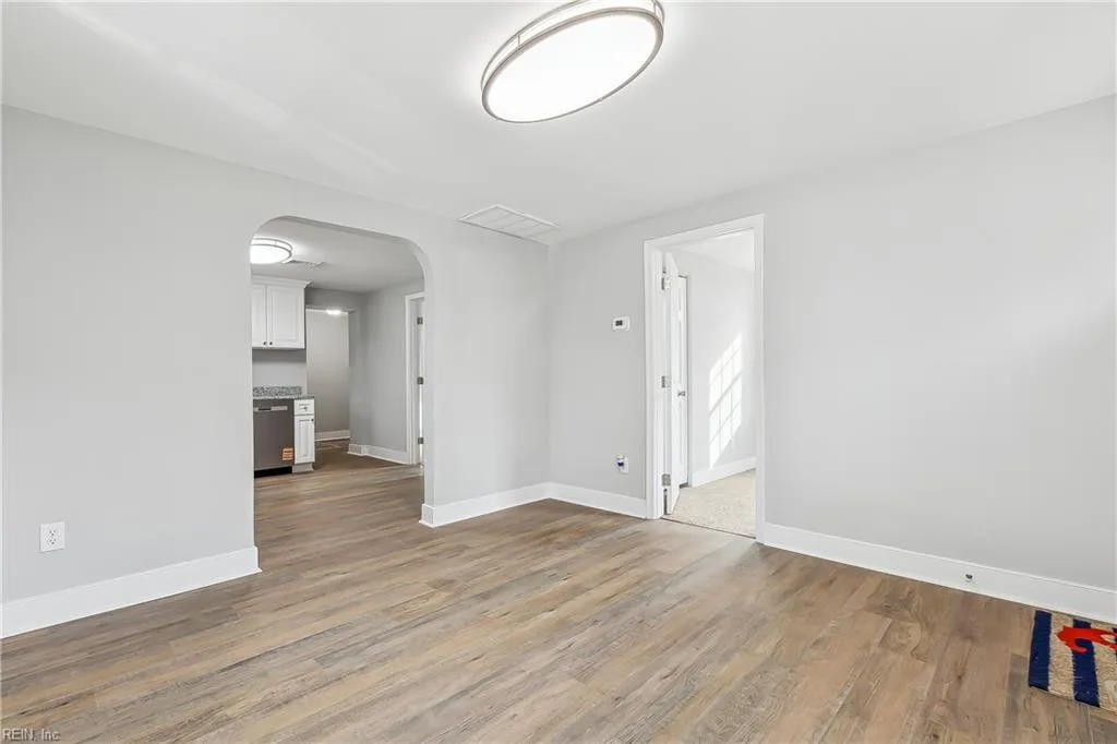 208 Woodland RD, HAMPTON VA 23669 - Photo 4