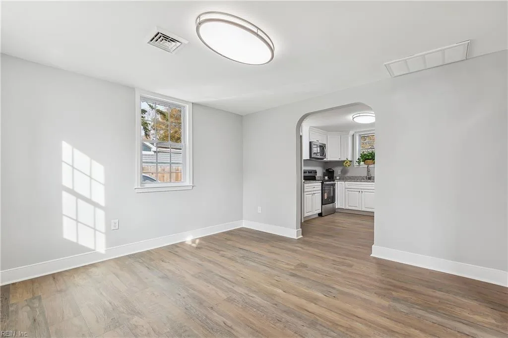 208 Woodland RD, HAMPTON VA 23669 - Photo 5