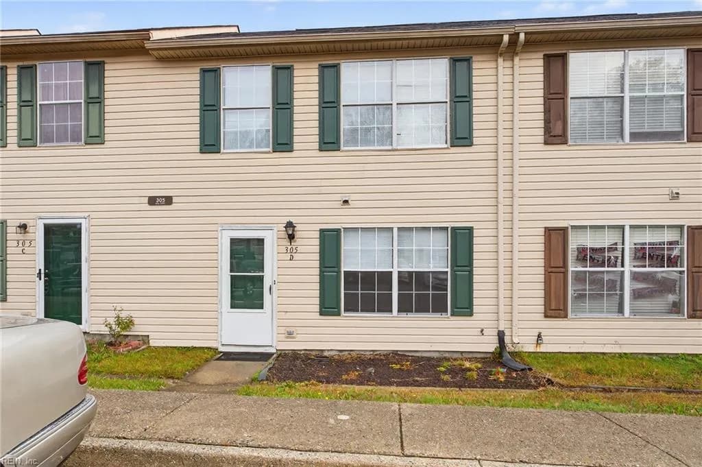 305 Civil CT #D, NEWPORTNEWS VA 23608 - Photo 2