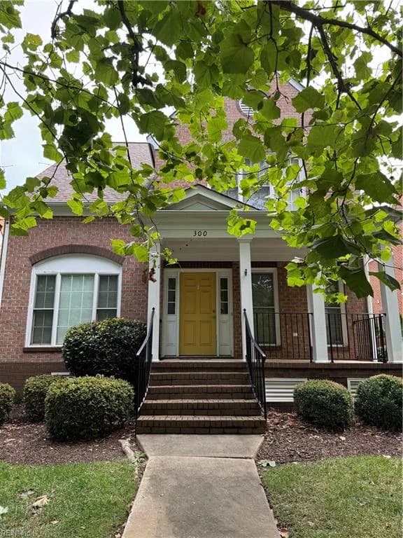 300 Walt Whitman AVE, NEWPORTNEWS VA 23606 - Main photo