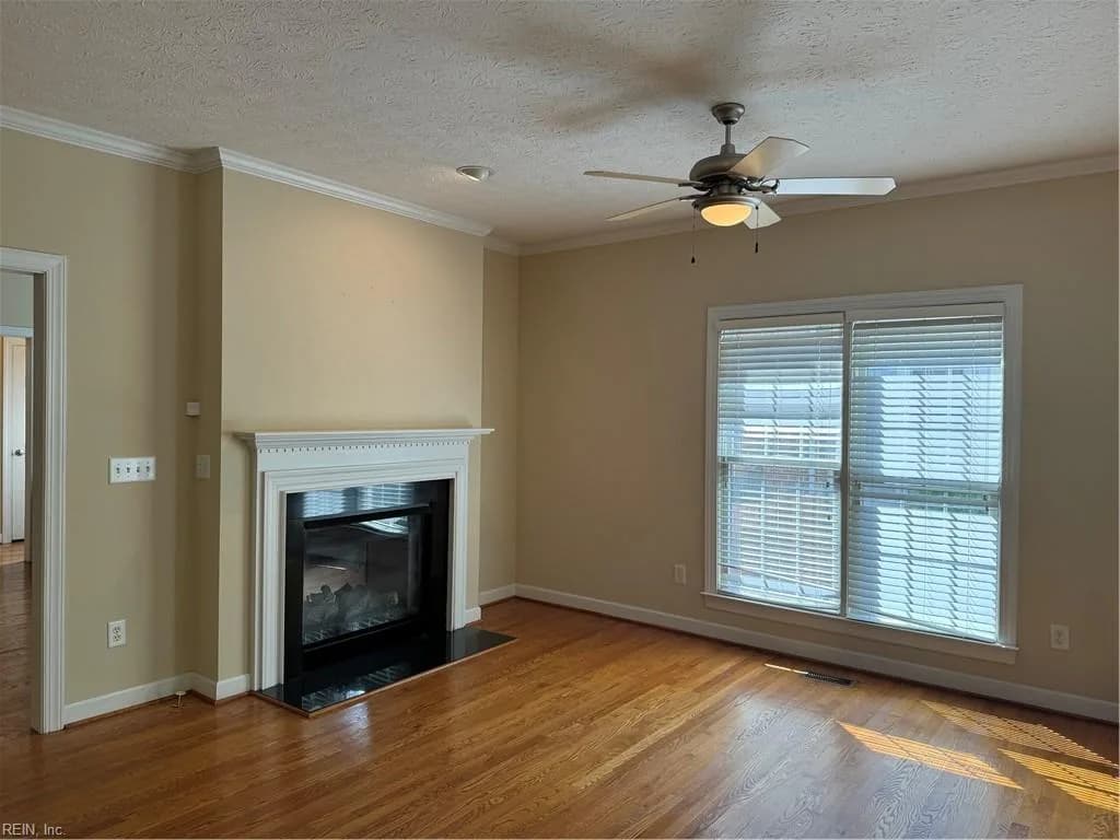 300 Walt Whitman AVE, NEWPORTNEWS VA 23606 - Photo 3